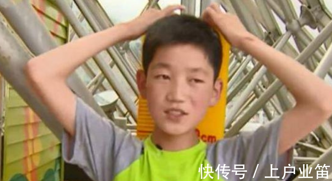《变形记》最清醒的农村娃,赢了“富人游戏”,考国防生当上排长