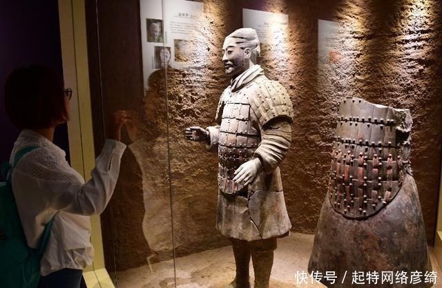 史记#兵马俑成千上万,唯独这尊“与众不同”,专家为什么要停止展览?