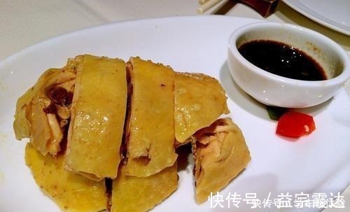 大厨教你在家做白切鸡，皮脆肉嫩，一吃停不下来，做法其它也不难