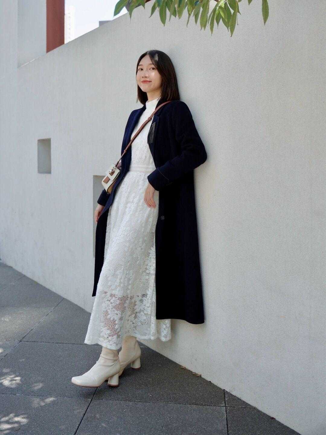 博主 秋冬天快速出门的“偷懒秘籍”，大衣连衣裙叠搭，上身效果yyds