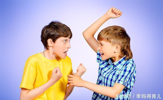 打架的话|小孩打架家长怎么处理?不要烦躁,从五个方面入手,应对更正确