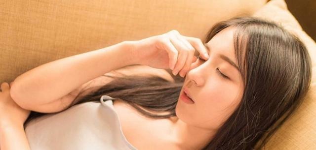 孕妈妈|孕妈妈玩手机没问题,但有4种做法尽量别做,会伤害到孩子的健康