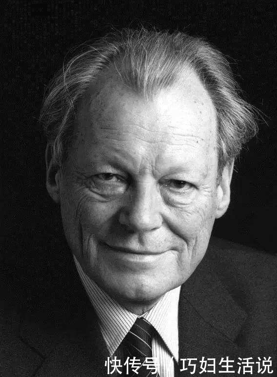 一己|前德国总理勃兰特:华沙之跪,以一己之力打破德国外交僵局