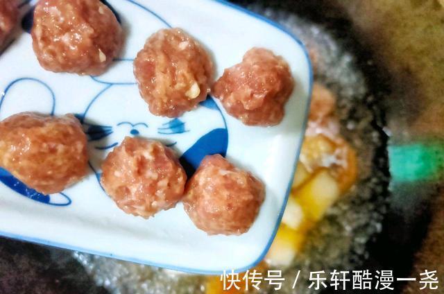 汤汁|入秋后,这汤多给家人做一做,简单易学,荤素营养高,太鲜美了!