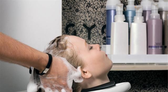 藏红花|女人来姨妈时,谨记“2洗、3不洗”,排出污血,子宫或慢慢变干净