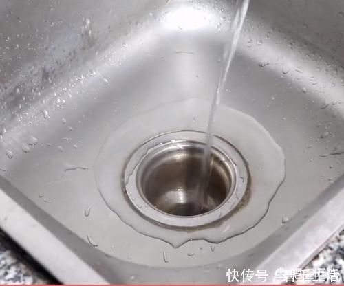 堵塞|厨房下水道被油垢堵住了，用什么溶剂可以通畅？