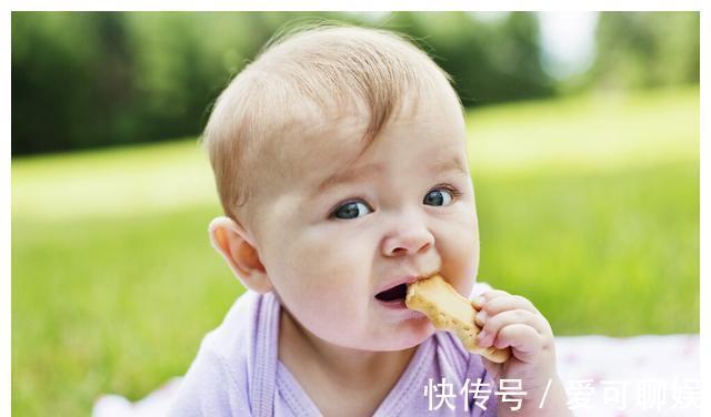 牙胶|宝宝有这8个“烦人小动作”,恭喜妈妈,这是要长牙啦
