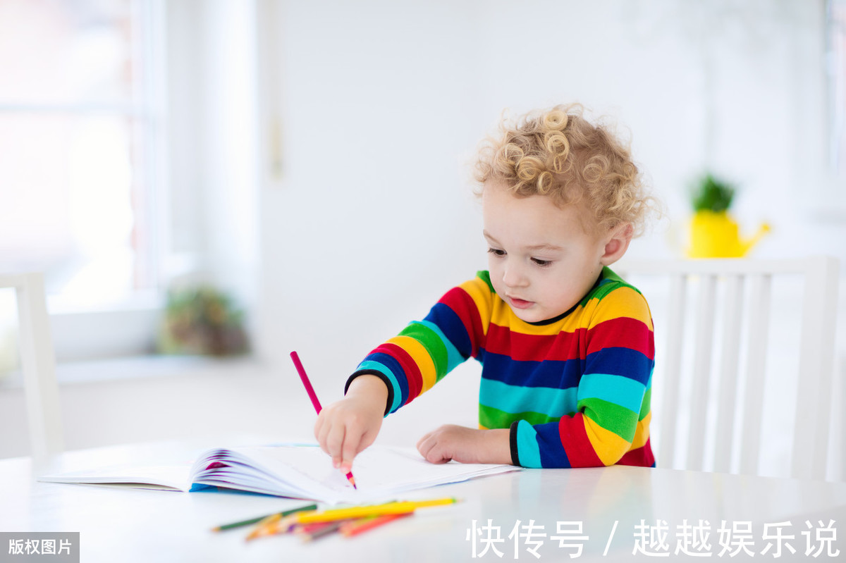父母|6岁之前是孩子学绘画的关键时期,让孩子自由探索,家长注意3点