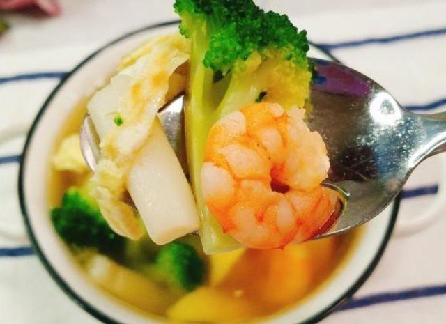 这碗蔬菜汤不简单，成本5块钱，鲜香味美易吸收，营养全面比肉好