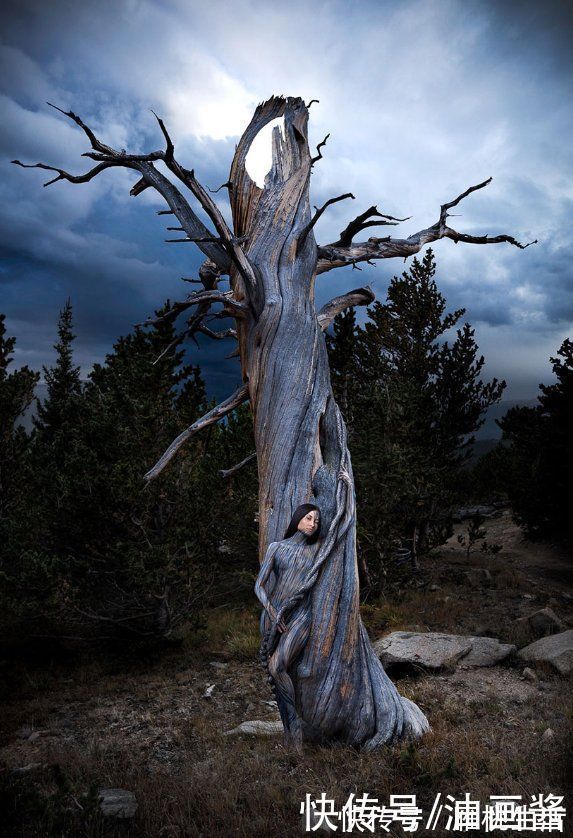 母女!这对母女人体彩绘搭档,又出新作品,这次她们把人都变成了树木