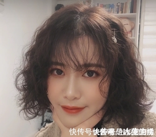 法式刘海 19年超火5款''仙女发型''，仙女们一定要试下，图4造型美翻天