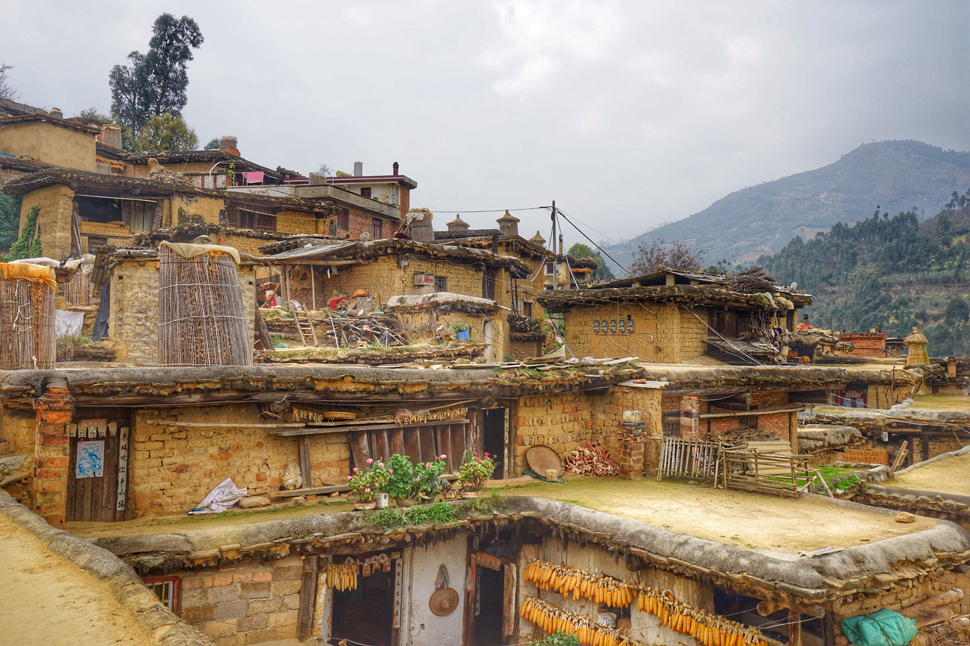 云南城子古村,高低错落的土掌房