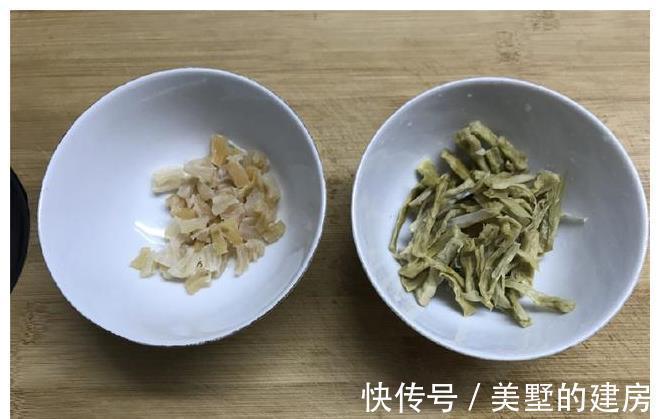 这菜要抓紧吃,再不吃就老了,炒时加入这两物,鲜美到汤都吃精光