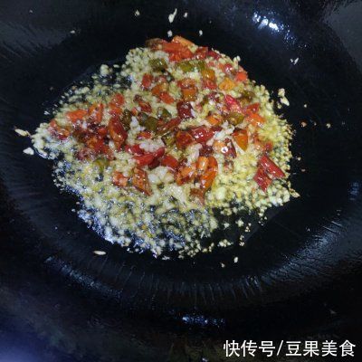  这道芹菜炒牛肉，超级简单，绝对下饭