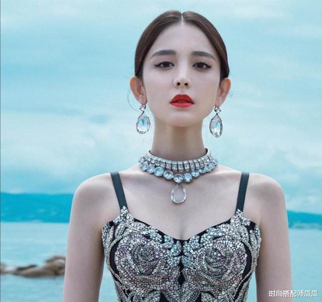 唐嫣|你适合披头发还是扎头发,主要看这3个部位,发际线很关键