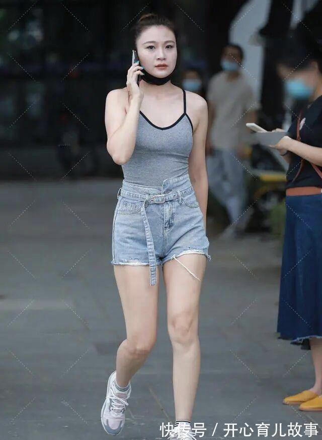 穿搭 肚子有肉选择“露脐装”,毫无遮掩的搭配方式,太妙了