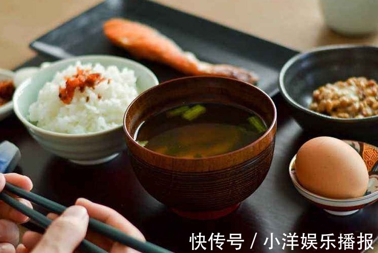 晚饭|日本人长寿和吃晚饭有很大关系,他们的吃晚饭习惯,应该学习一下