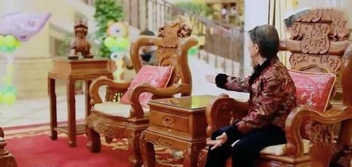 大廳|黃圣依節(jié)目曬出自家豪宅，大門是紅木做的，全是大富人家的標(biāo)配