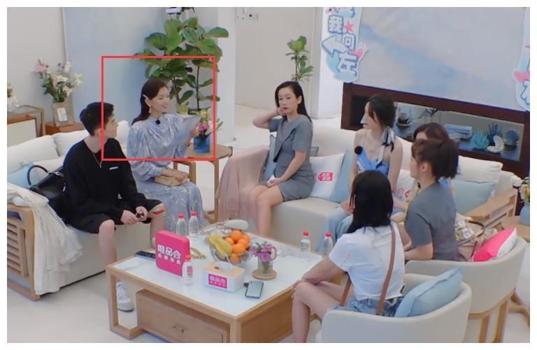 cue|劉濤當團長有多差勁?吃飯時生硬cue流程,六位嘉賓沒人接話茬