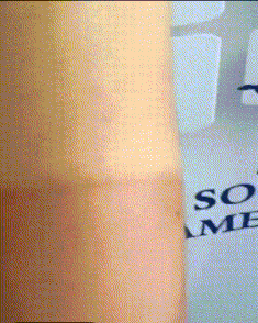 |搞笑趣图:妹子,你看到旁边孩子可怜的眼神了吗?