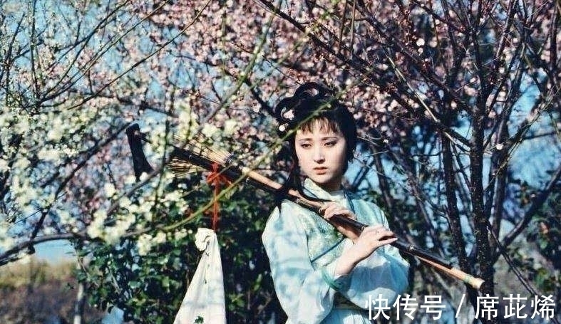 宝钗$晴雯嚣张怼宝钗、拦黛玉,何为?曹公铺垫,成就黛玉