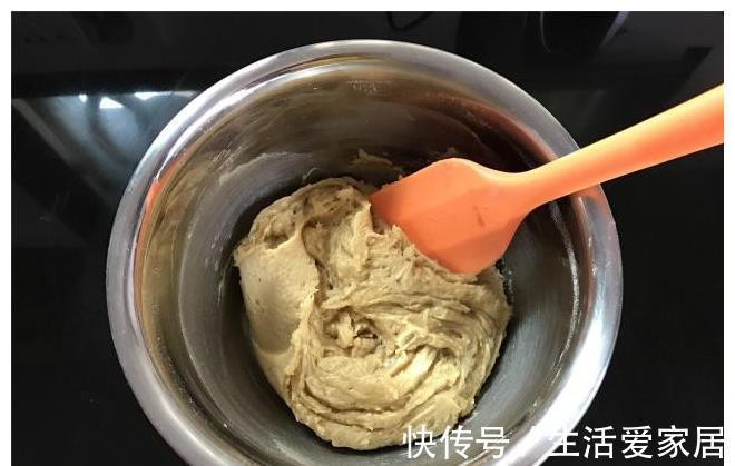 蛋糕|搅一搅，拌一拌，简单到小朋友都能做的蛋糕，细腻香醇，零失败
