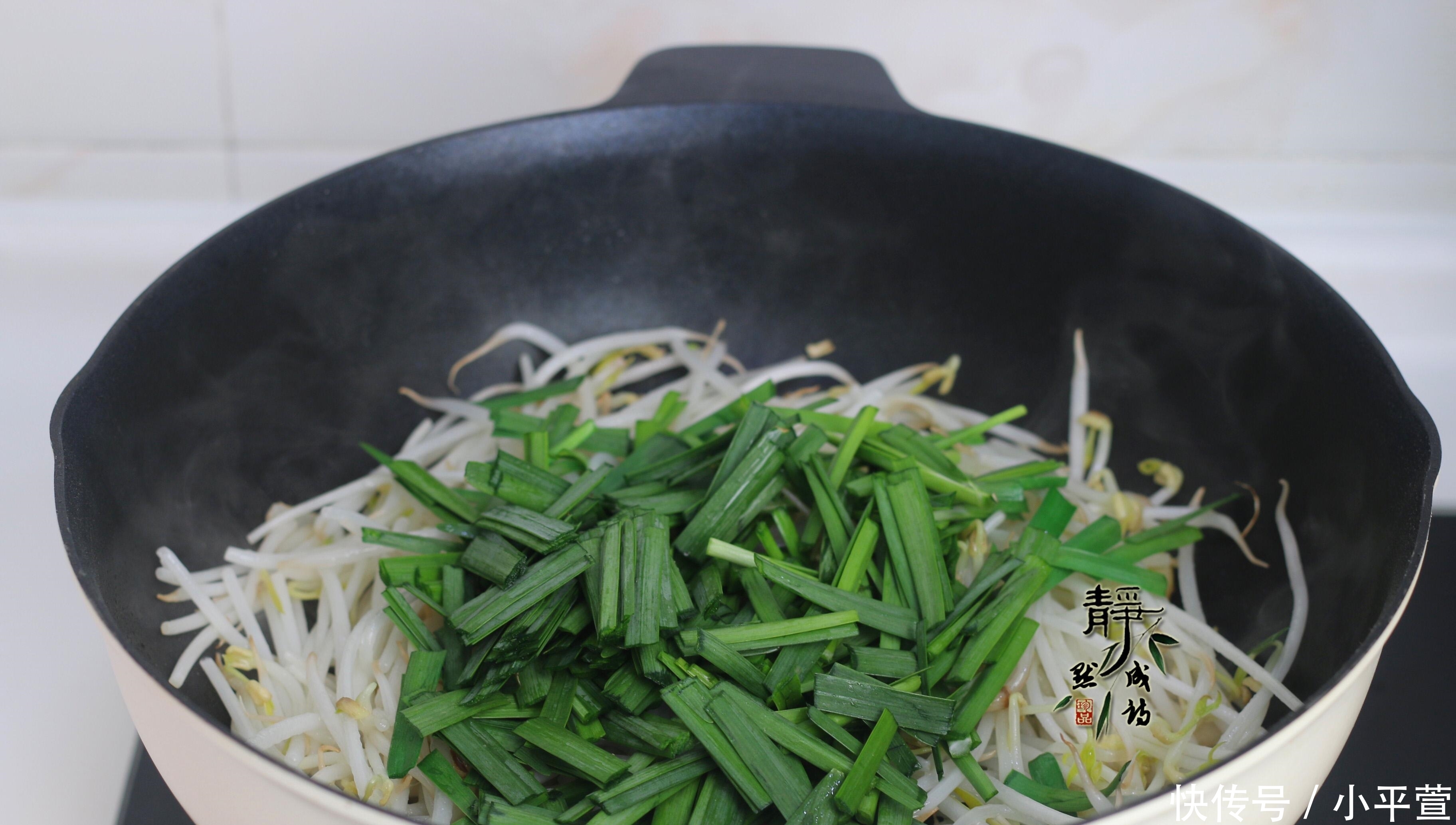 从准备到出锅,5分钟足够,鲜香脆嫩超下饭,这菜比吃肉爽口