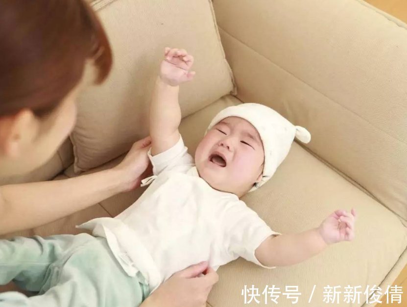 小宝宝|三胞胎姐妹“纸巾大战”,妈妈:不心疼钱,就是“血压”有点高