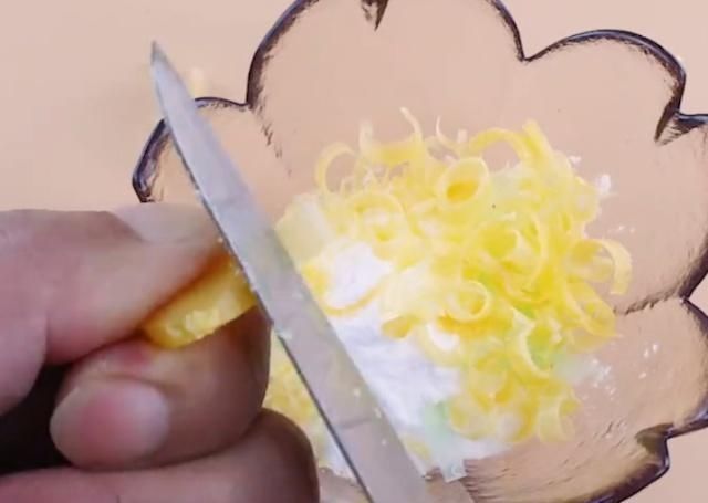 这东西|衣服越洗越黄,妈妈教我放2粒这东西,洗完衣服又白又新,贼干净