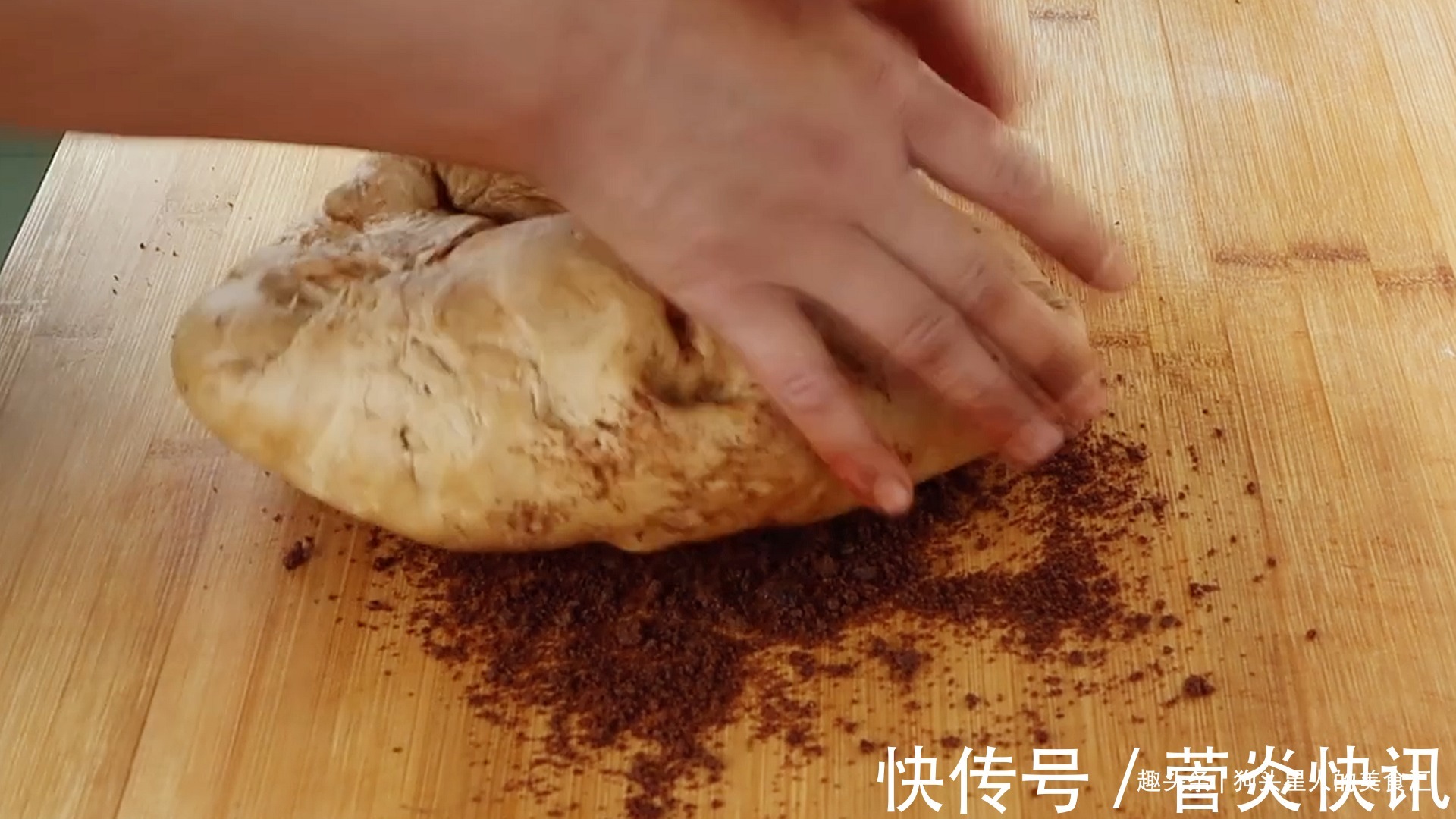 红糖馒头|红糖大枣馒头的正确做法,不用红糖水,个个都开花,香甜又暄软