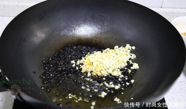  不用|香菇酱原来这么简单，学会了再也不用买，现在现吃，拌面很香！