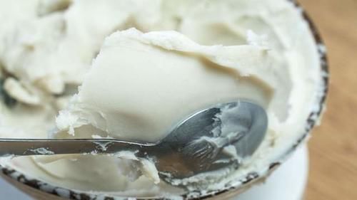 农村姑娘教你这样熬制猪油，出油量高，雪白无腥气，油渣焦黄酥脆