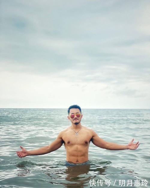 麒麟臂|胡子型男掀起熟男风,健身+运动塑造精壮的胸肌和质感的腹肌