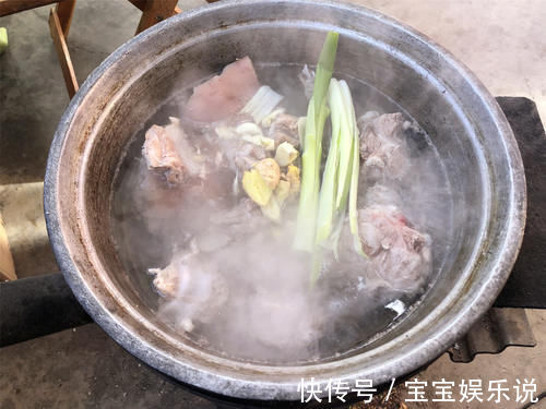 排骨|煮排骨大骨头时，记住“3用2不放”，肉香腥味小，汤白味道鲜