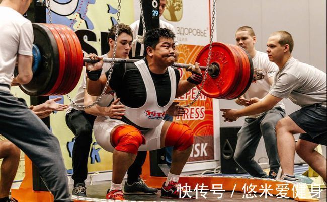 柔韧性|杠铃深蹲和器械腿举,哪个动作练腿效果更好呢?