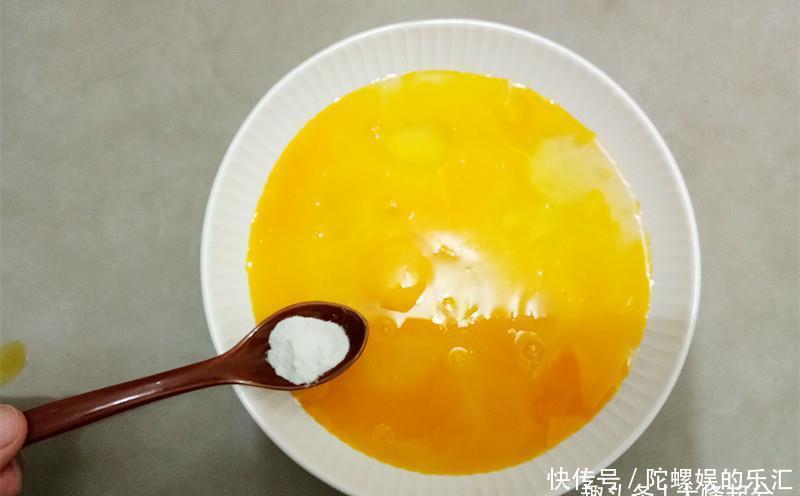几个鸡蛋一勺碱,教你做东北街头特色小吃——孜然实蛋