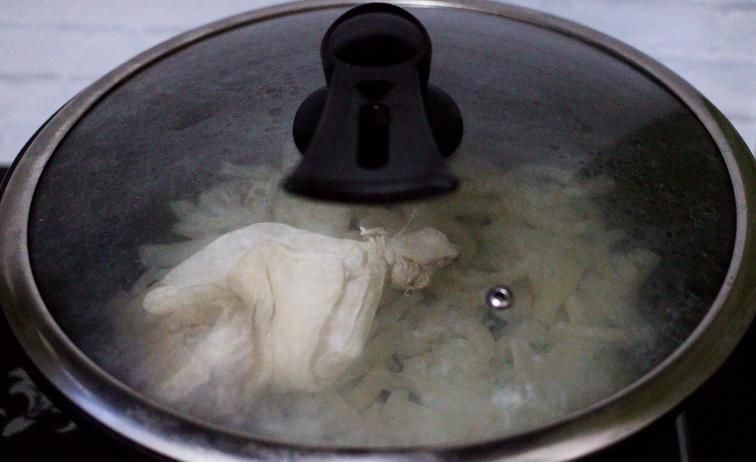  猪皮|做猪皮冻，不能直接焯水！多做1步，晶莹剔透，爽滑Q弹，没腥味