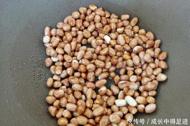 炒花生米,千万不能直接炒,教你饭店的诀窍,又香又脆不返潮!