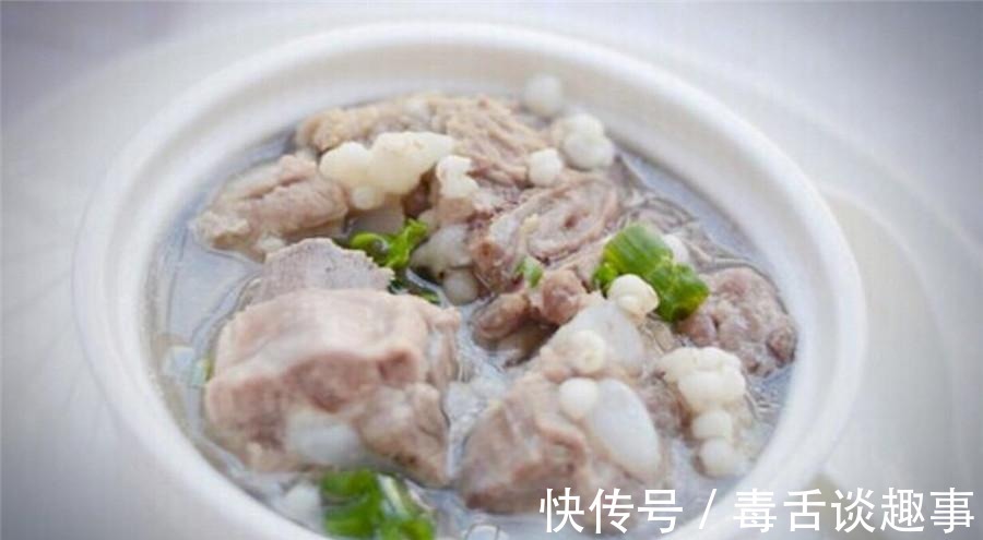 大蒜|今天教大家做蒜蓉小排骨，做法简单，在家也可以做