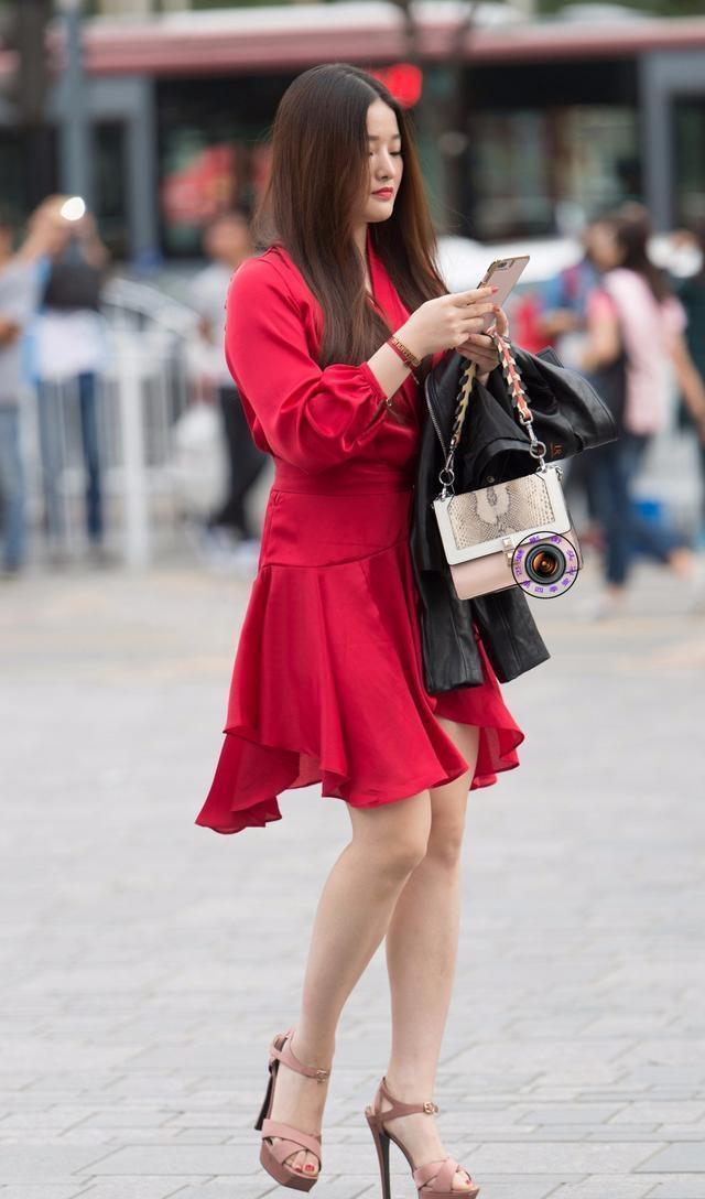 基本款|美女街拍:连衣裙的穿搭不挑人,魅力随时绽放,显白又洋气