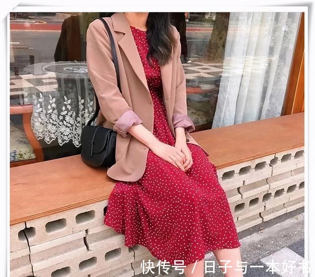 穿搭 碎花裙+西装，打破风格的穿搭，开春这么穿太美了！