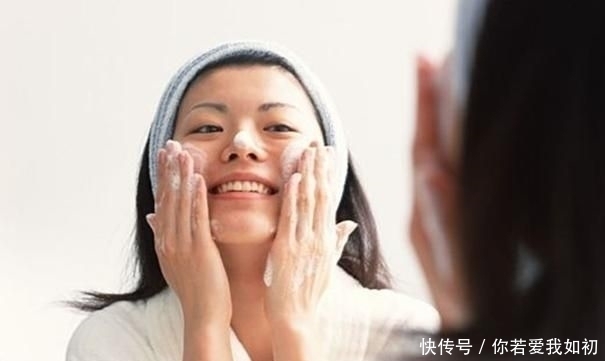 好习惯|每天化妆皮肤还嫩滑的人,一般有4个好习惯,“肤如凝脂”就是你