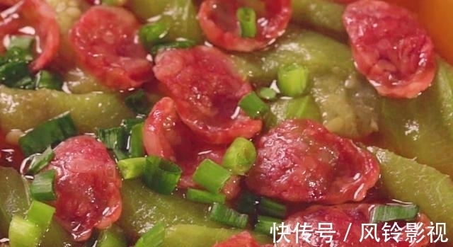 丝瓜蒸腊肠|简单好吃的丝瓜蒸腊肠，荤素搭配，营养美味，家中孩子爱吃的菜肴