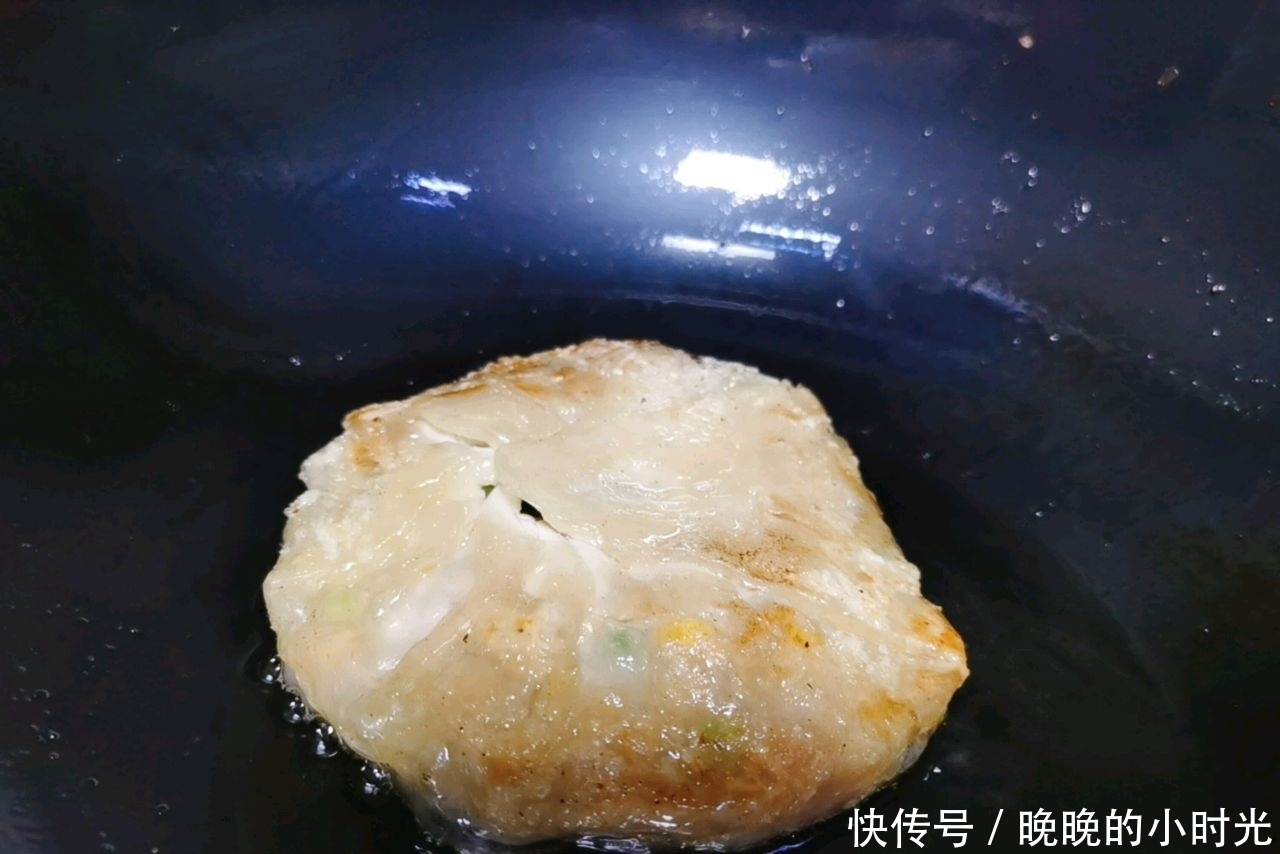 不和面,不揉面,轻松做出外酥里软的鸡肉饼,1块鸡胸肉就能做好