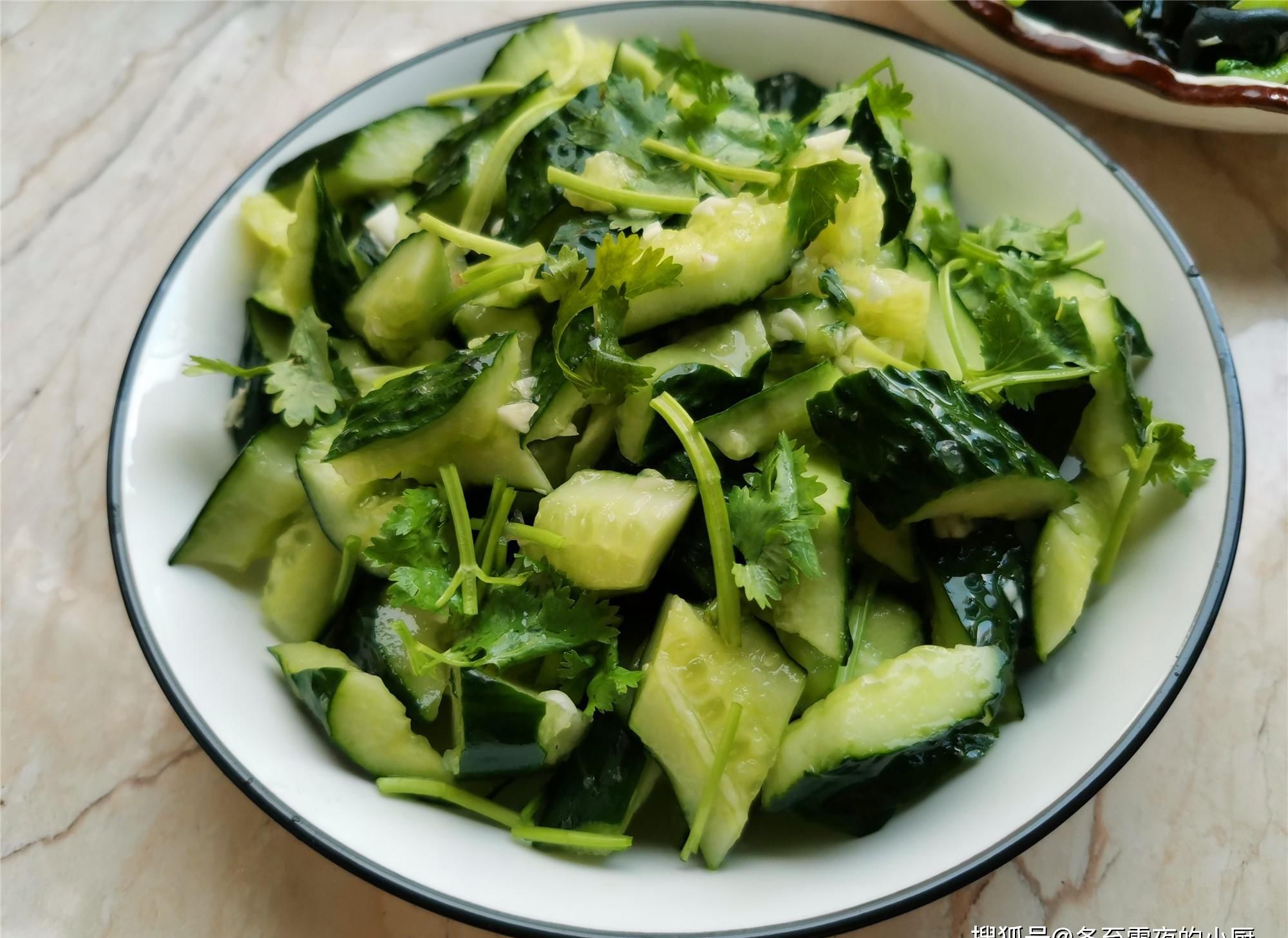 晚餐，花了100块钱做个4个菜，有荤有素，比饭店实惠，解馋又好吃