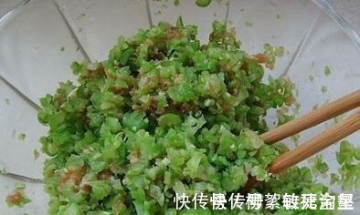 用它和鸡蛋调馅包饺子，鲜香美味，全家人都爱吃，比韭菜饺子还香！