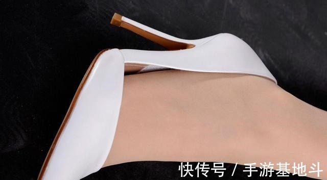 充满活力 细跟高跟鞋陪伴女生走过了青春和成熟,充满活力和自信!
