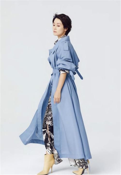 卡其色|怎么把风衣穿得高级？跟明星学着点：内搭选纯又时尚