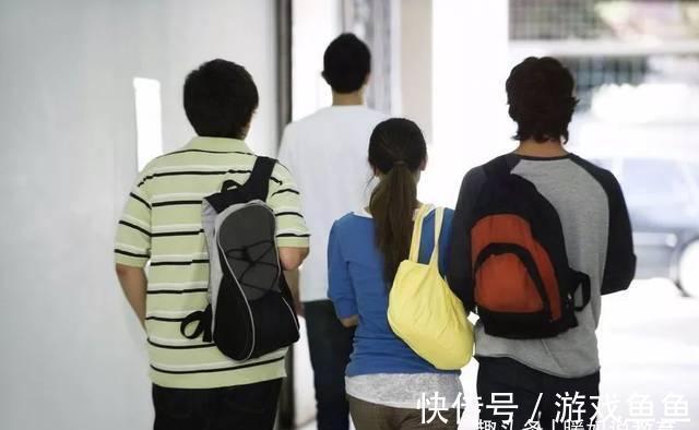 快递小哥|大学生网购收件名多“搞笑”？快递小哥看后不敢叫，网友直呼有才