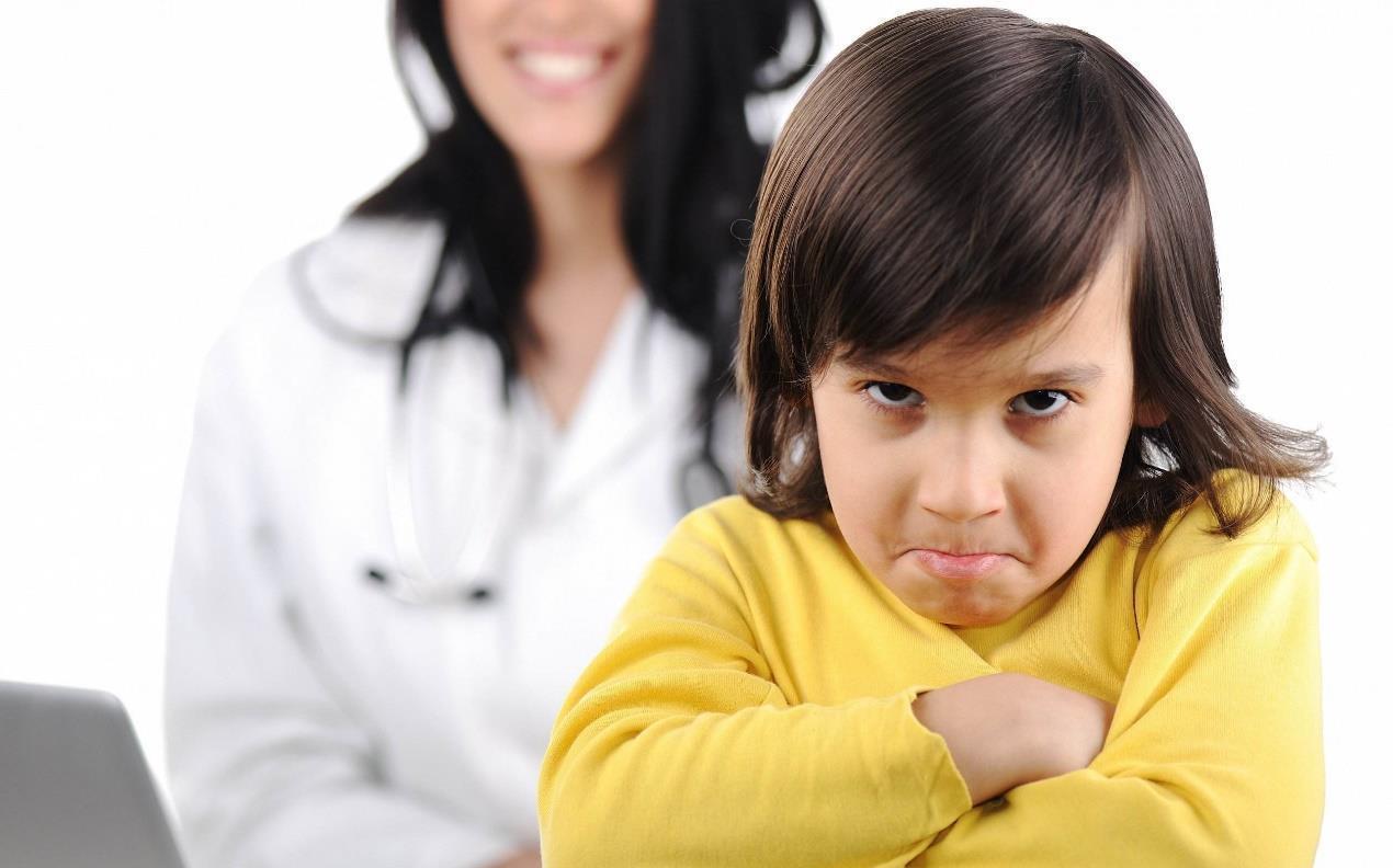 熊孩子满嘴“口吐芬芳”,奶奶夸真聪明,邻居:这孩子算养毁了